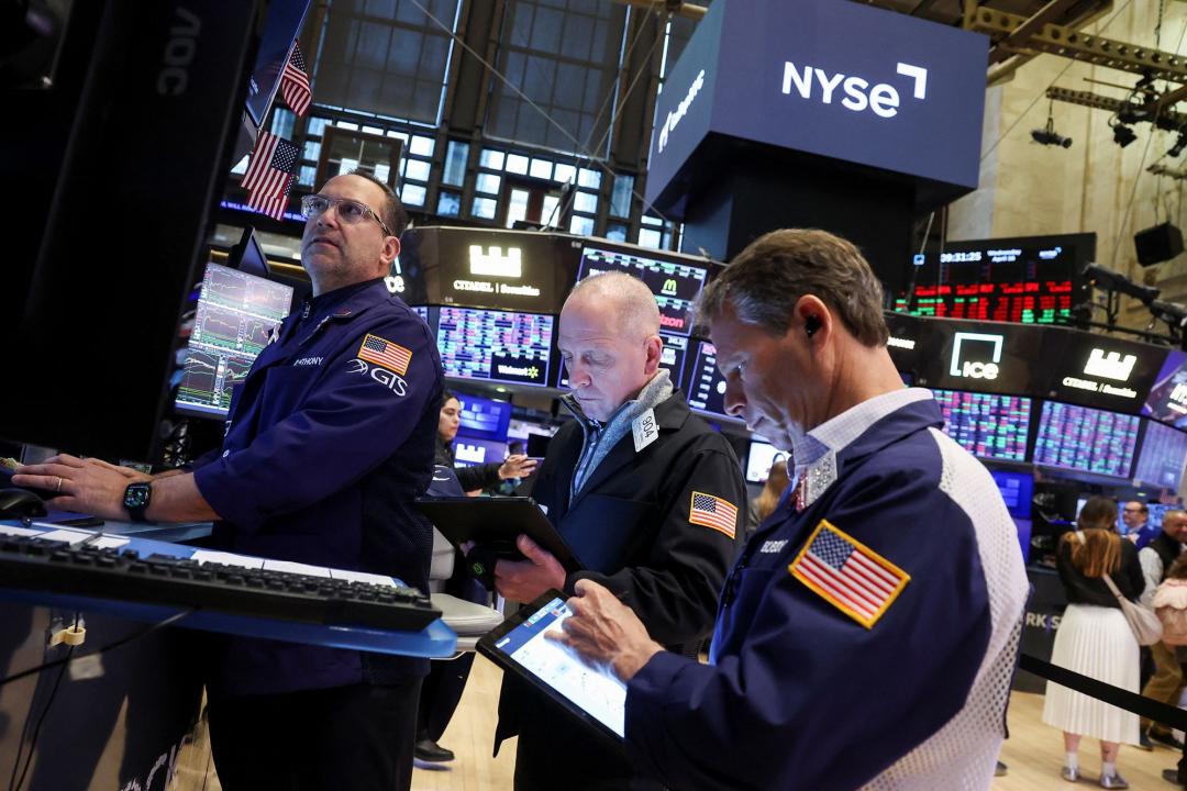 stocks-tumble-after-trump-reignites-the-trade-war