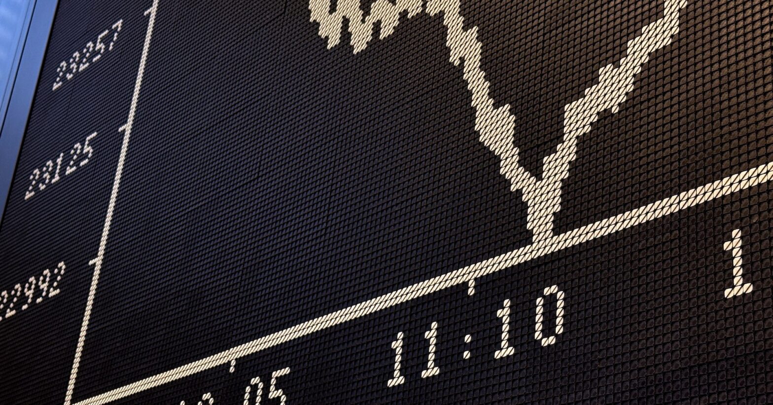 european-stocks-tumble,-bonds-rally-after-trump-recommends-50%-tariff-on-eu