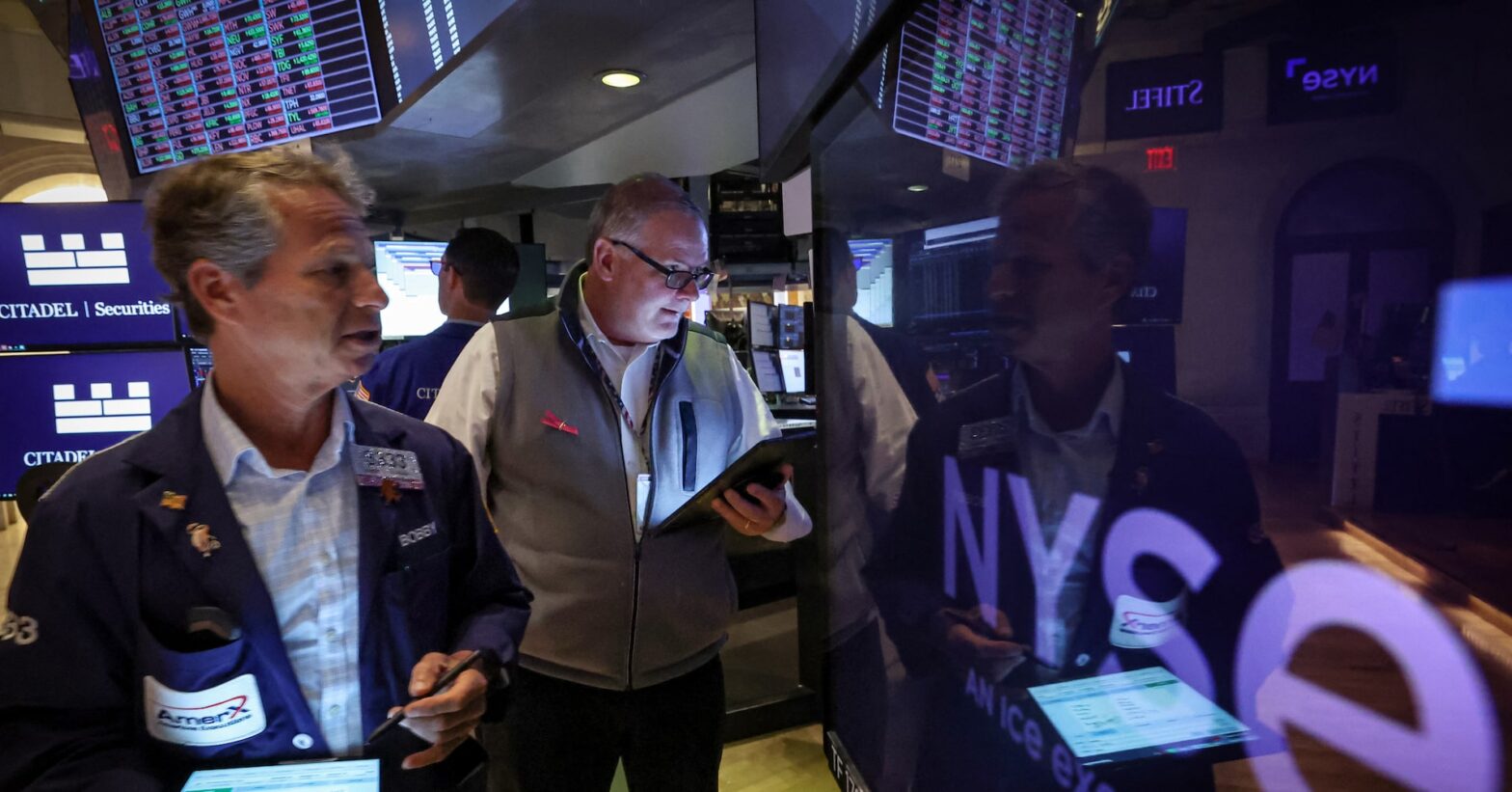 us-stock-futures-flat-on-debt-worries-as-markets-mull-trump’s-tax-bill