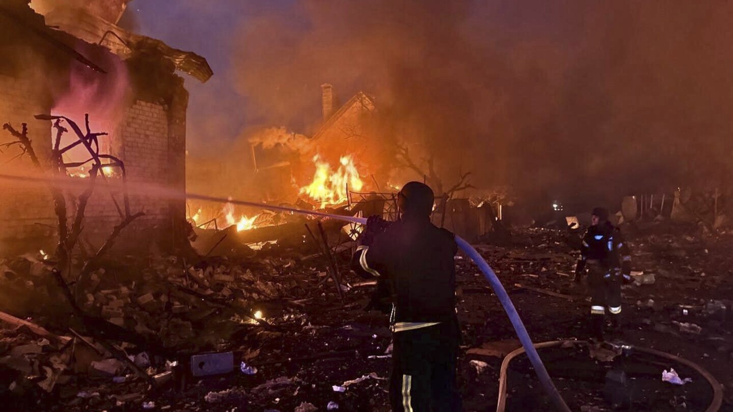 al-menos-7-muertos-en-un-ataque-masivo-de-drones-y-misiles-rusos-en-ucrania,-segun-autoridades