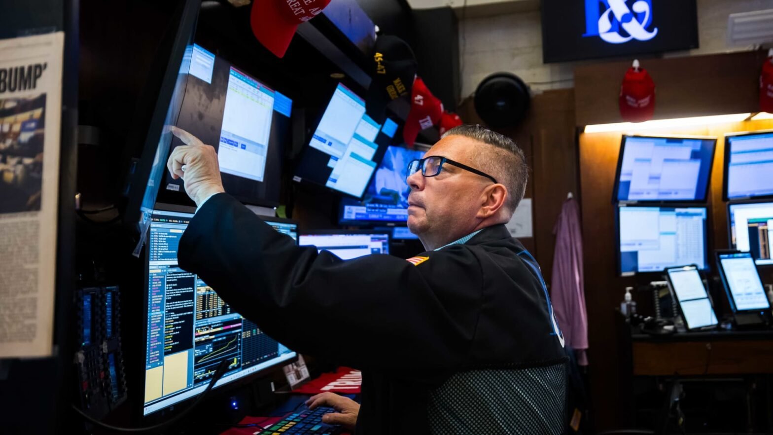 dow-futures-rise-400-points-after-trump-announces-extension-on-eu-tariff:-live-updates