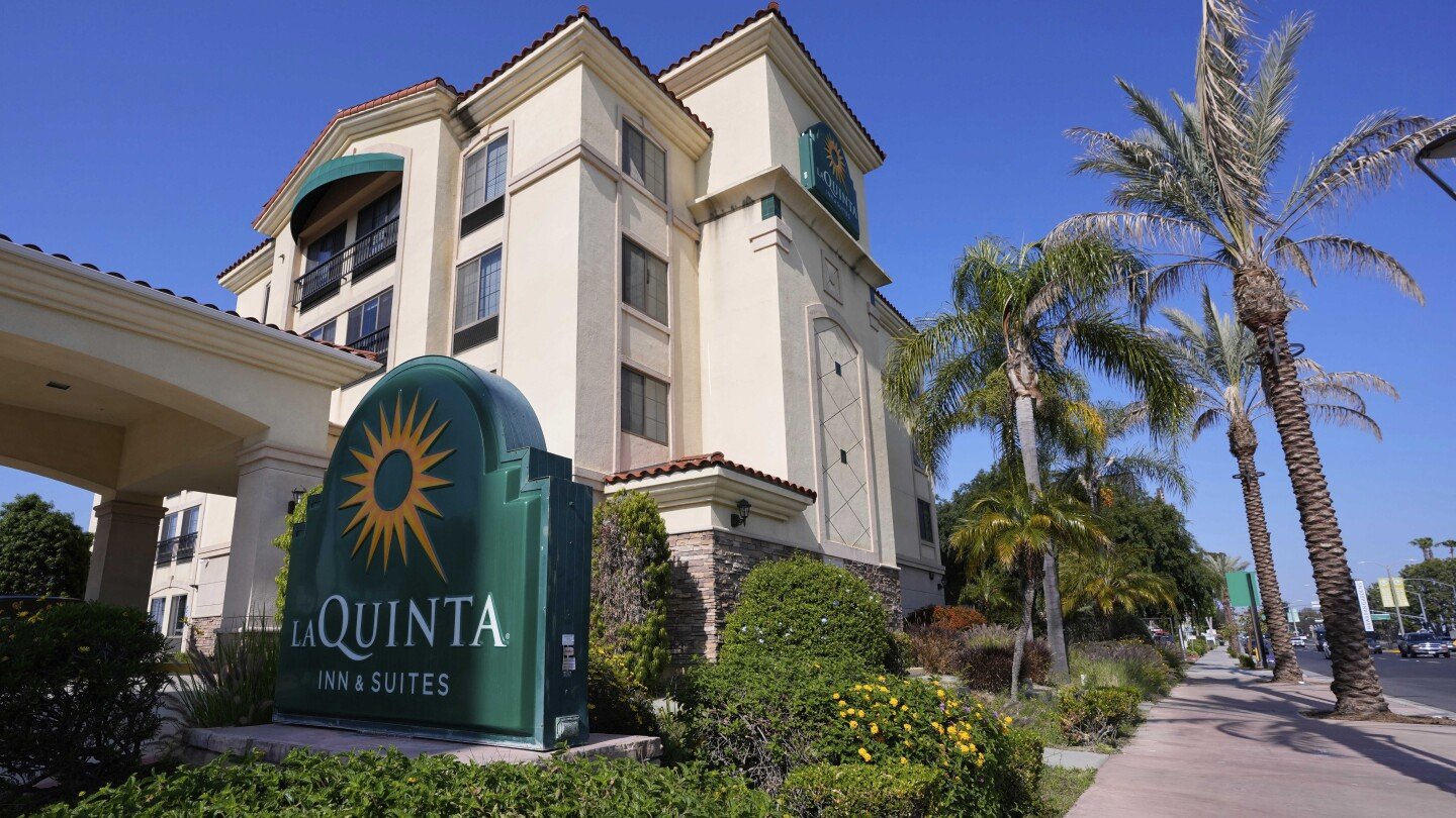 trump-targeted-democrats-over-questionable-online-fundraising.-his-campaign-has-similar-issues