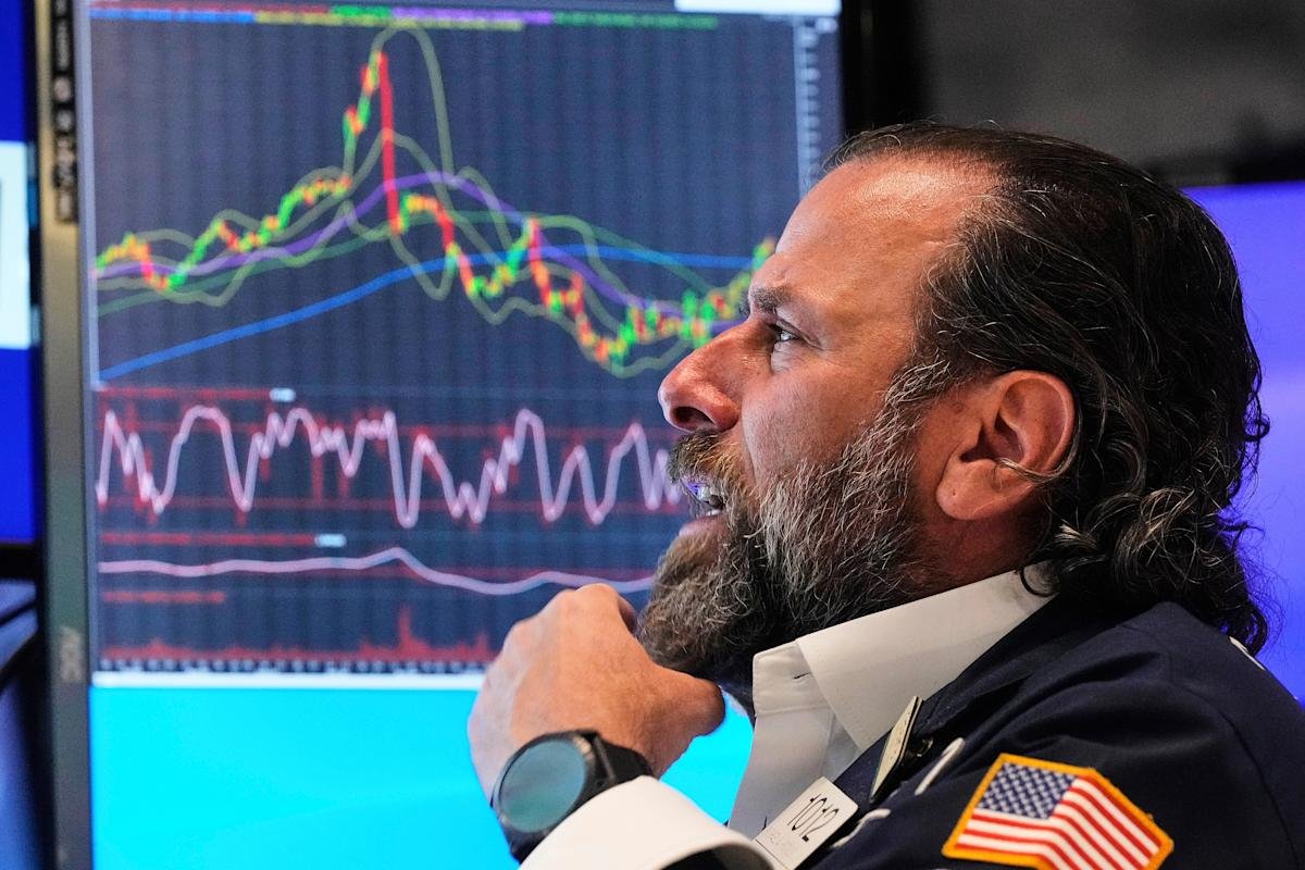 stock-market-today:-dow,-s&p-500,-nasdaq-futures-soar-as-trump-pauses-eu-tariff-hikes-for-fast-tracked-talks
