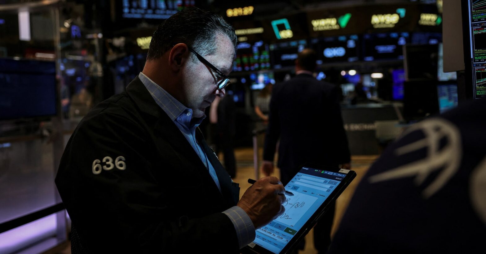 us-stock-futures-dip-after-sharp-rally,-focus-on-nvidia-earnings