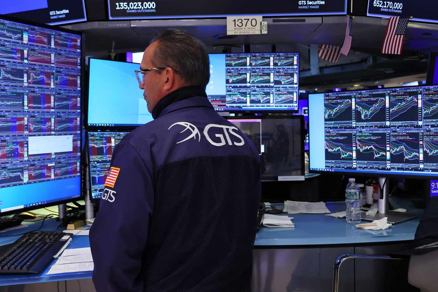 dow-jones-today:-stock-futures-inch-higher-as-investors-await-nvidia-earnings-report