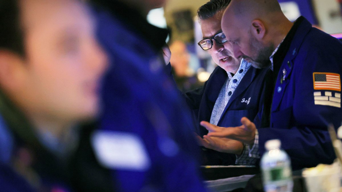 stock-market-today:-nvidia-beats;-some-tariffs-halted;-salesforce-off-on-big-volume