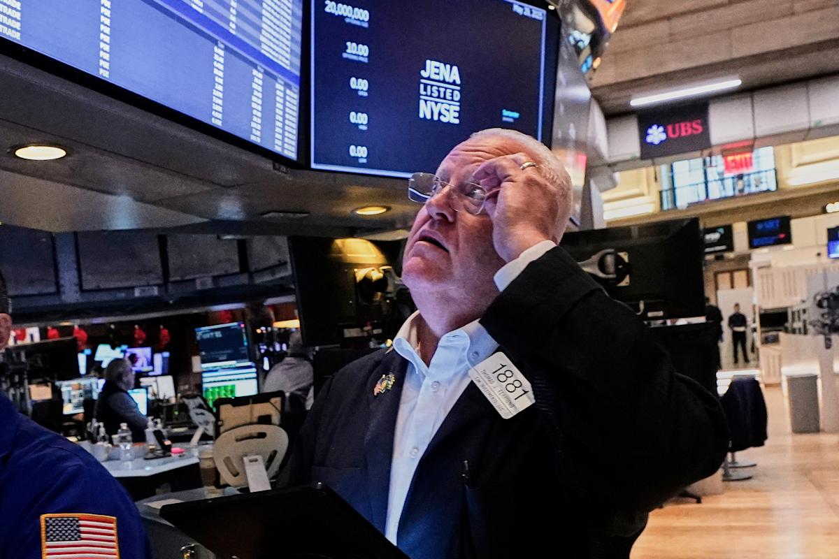 stock-market-today:-dow,-s&p-500,-nasdaq-futures-slide-as-us-china-tensions-heat-up-in-wait-for-pce-inflation