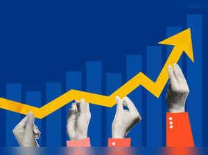 US Stock Market Today: Dow, S&P 500, Nasdaq Futures Fall Ahead of Walmart Earnings and Jerome Powell Speech — Investors Eye Retail Sales, Inflation Data, and Oil Price Impact Amid Trade Deal Uncertainty