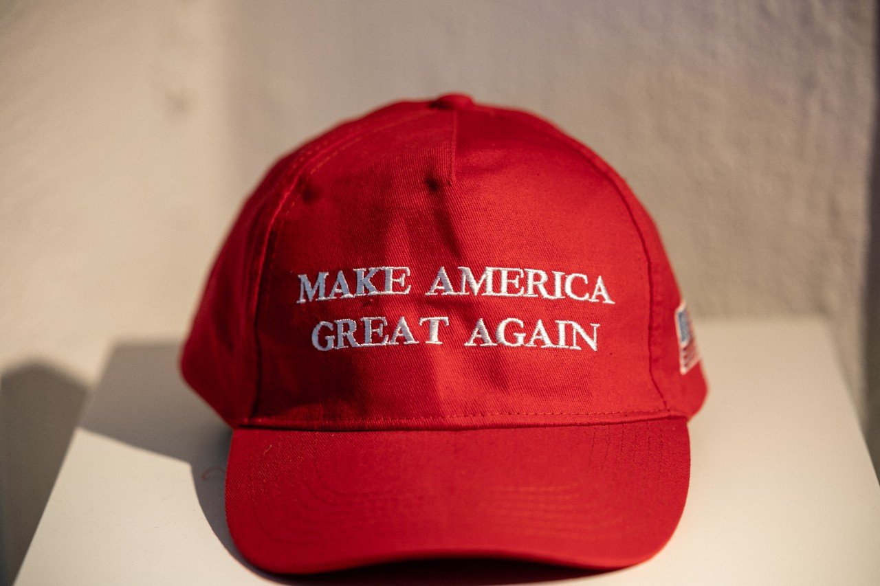 us-stocks-fall-on-geopolitical-risks,-tariffs;-jobs-data-eyed