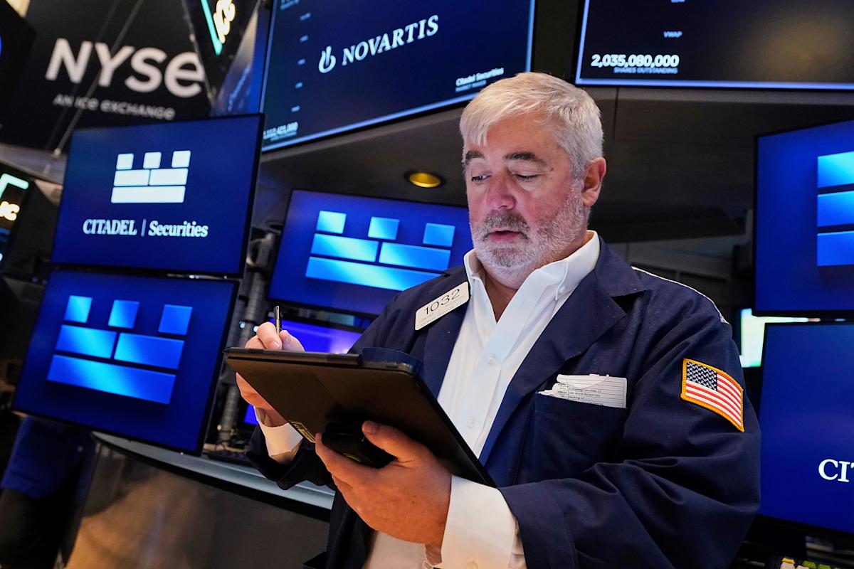 stock-market-today:-dow,-s&p-500,-nasdaq-futures-hold-steady-as-trump-tariffs-test-wall-street-optimism
