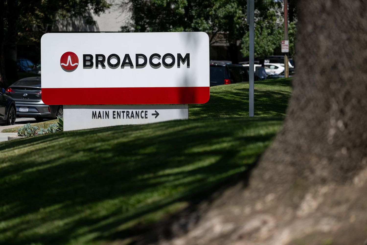 broadcom-stock-paces-for-new-record-high-with-earnings-on-deck