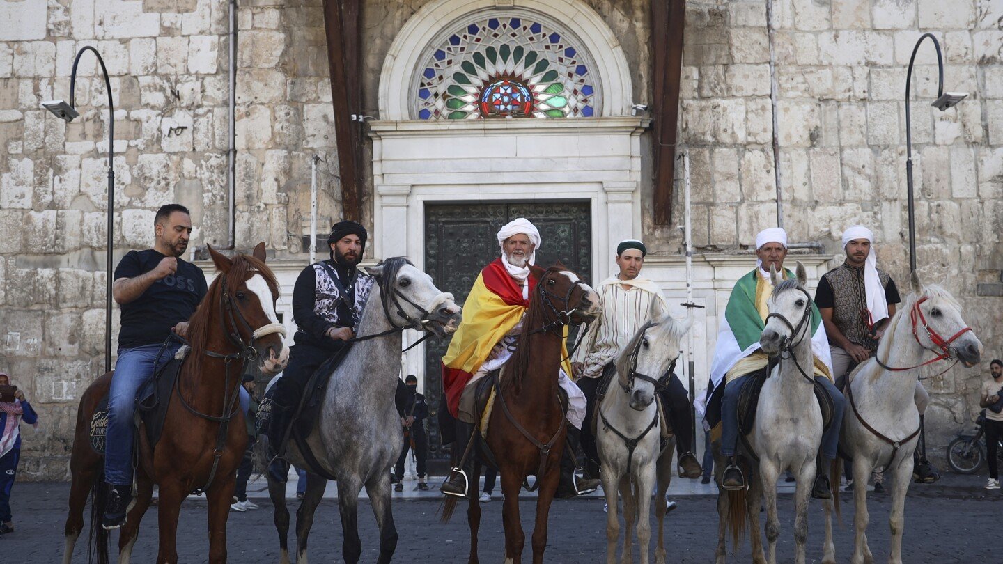 spanish-muslims-retrace-ancient-hajj-travel-route-on-horseback-from-andalusia-to-saudi-arabia