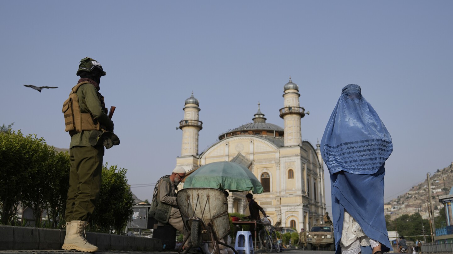 a-top-taliban-official-offers-amnesty-to-afghans-who-fled-the-country-and-urges-them-to-return