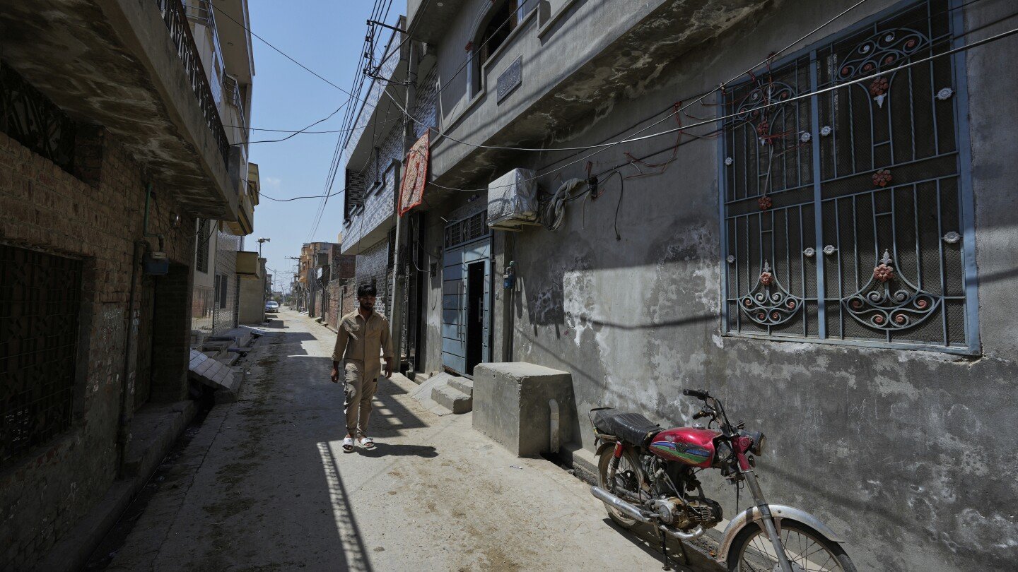 de-pakistan-a-espana-via-canarias:-traficantes-usan-rutas-migratorias-mas-largas-y-peligrosas