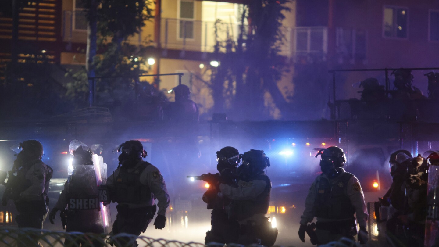 after-tear-gas-and-street-fires,-an-los-angeles-community-cleans-up-as-national-guard-troops-arrive