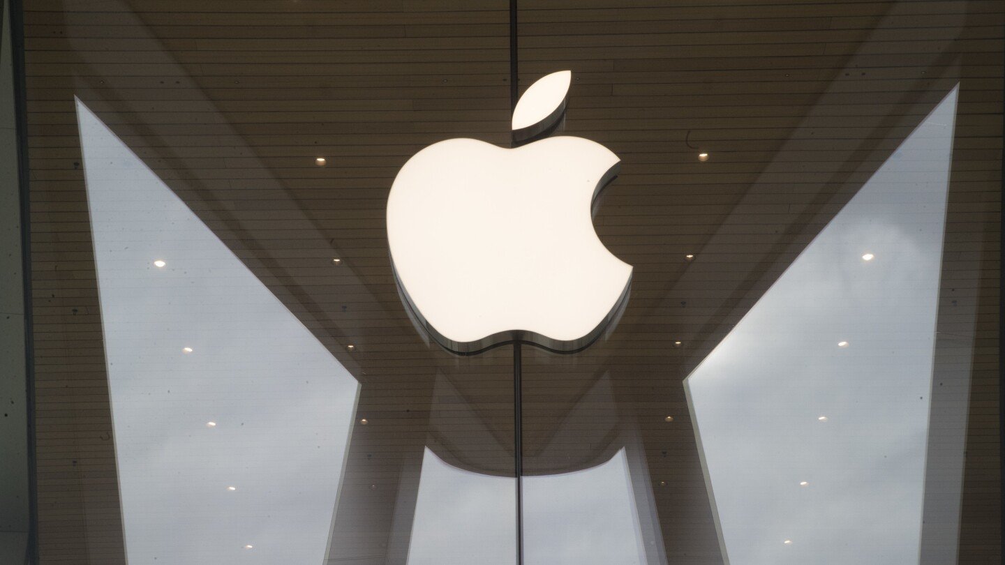 apple-heads-into-annual-showcase-reeling-from-ai-missteps,-tech-upheaval-and-trump’s-trade-war