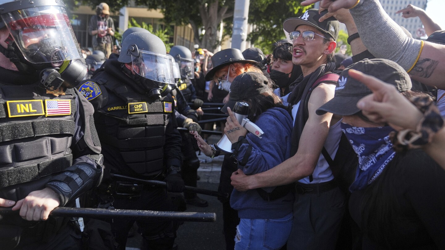 trump-vows-to-“hit”-any-protester-who-spits-on-police-he-pardoned-those-who-did-far-worse-on-jan.-6