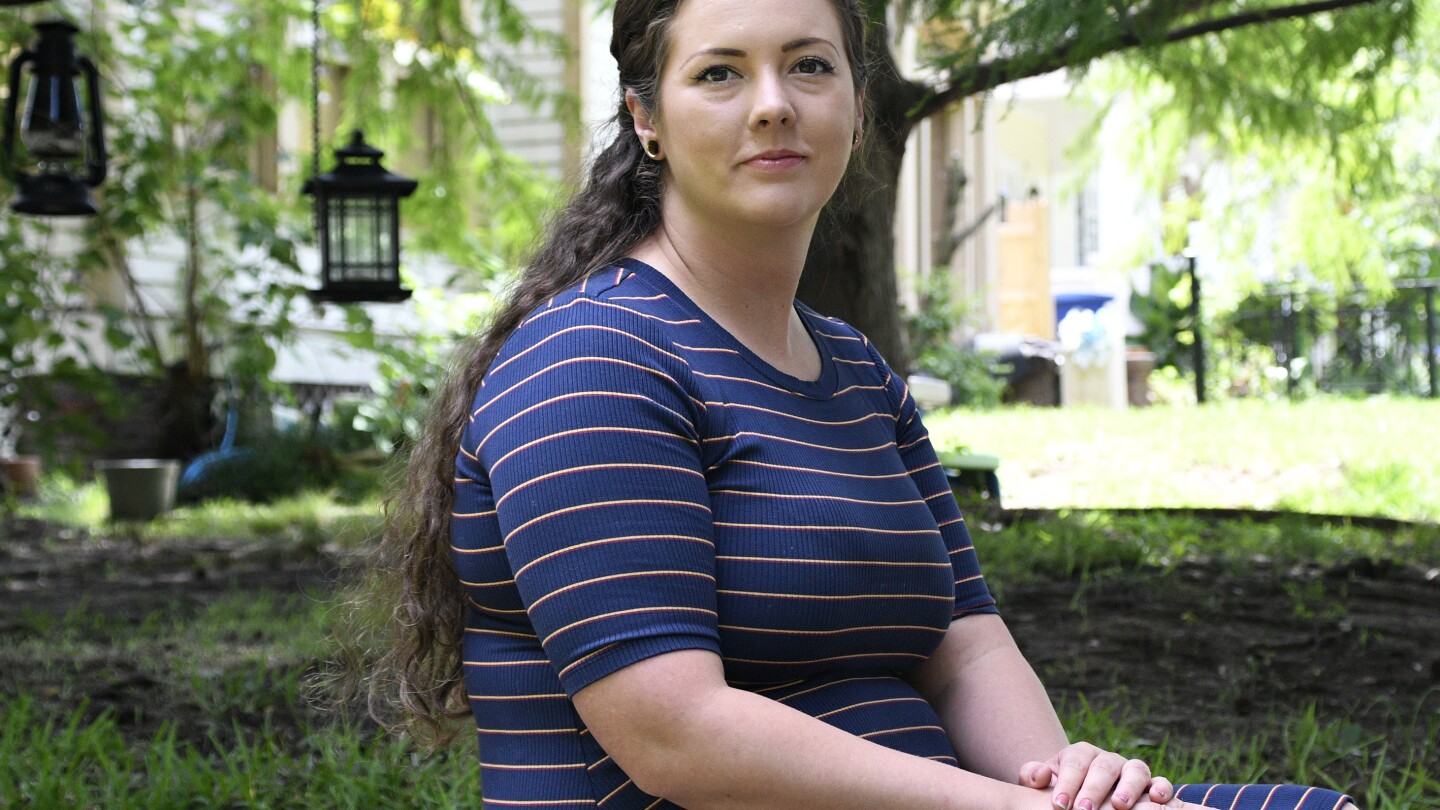 scammers-are-using-ai-to-enroll-fake-students-in-online-classes,-then-steal-college-financial-aid