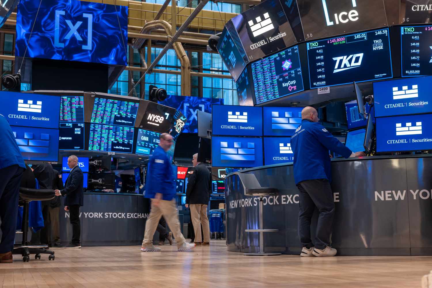 dow-jones-today:-stock-futures-rise-as-investors-await-news-on-us-china-trade-talks;-tesla-continues-to-rebound-from-last-week’s-sell-off