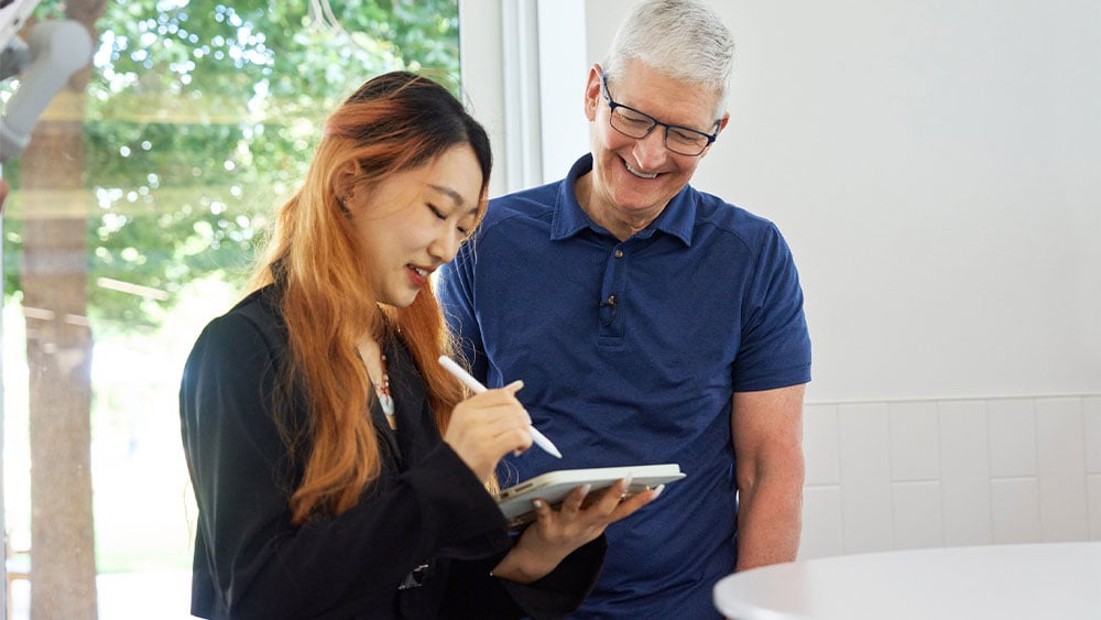 apple-touts-‘liquid-glass’-software-designs,-new-on-device-ai-features