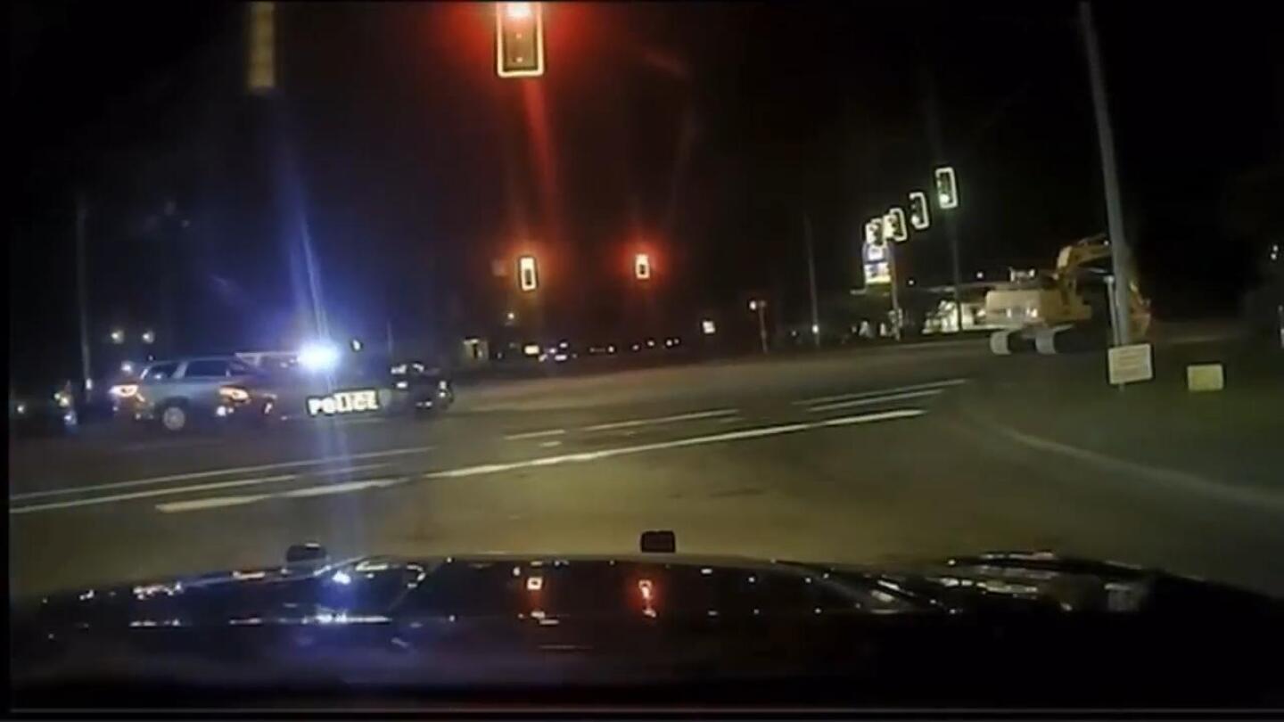 not-so-hot-pursuit-of-burglary-suspect-sees-police-cars-chase-tractor-excavator-at-walking-pace