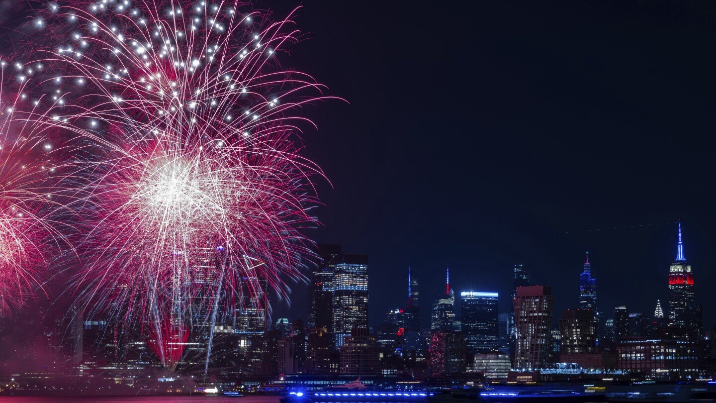 macy’s-fourth-of-july-show-to-feature-jonas-brothers,-eric-church,-lenny-kravitz-and-trisha-yearwood