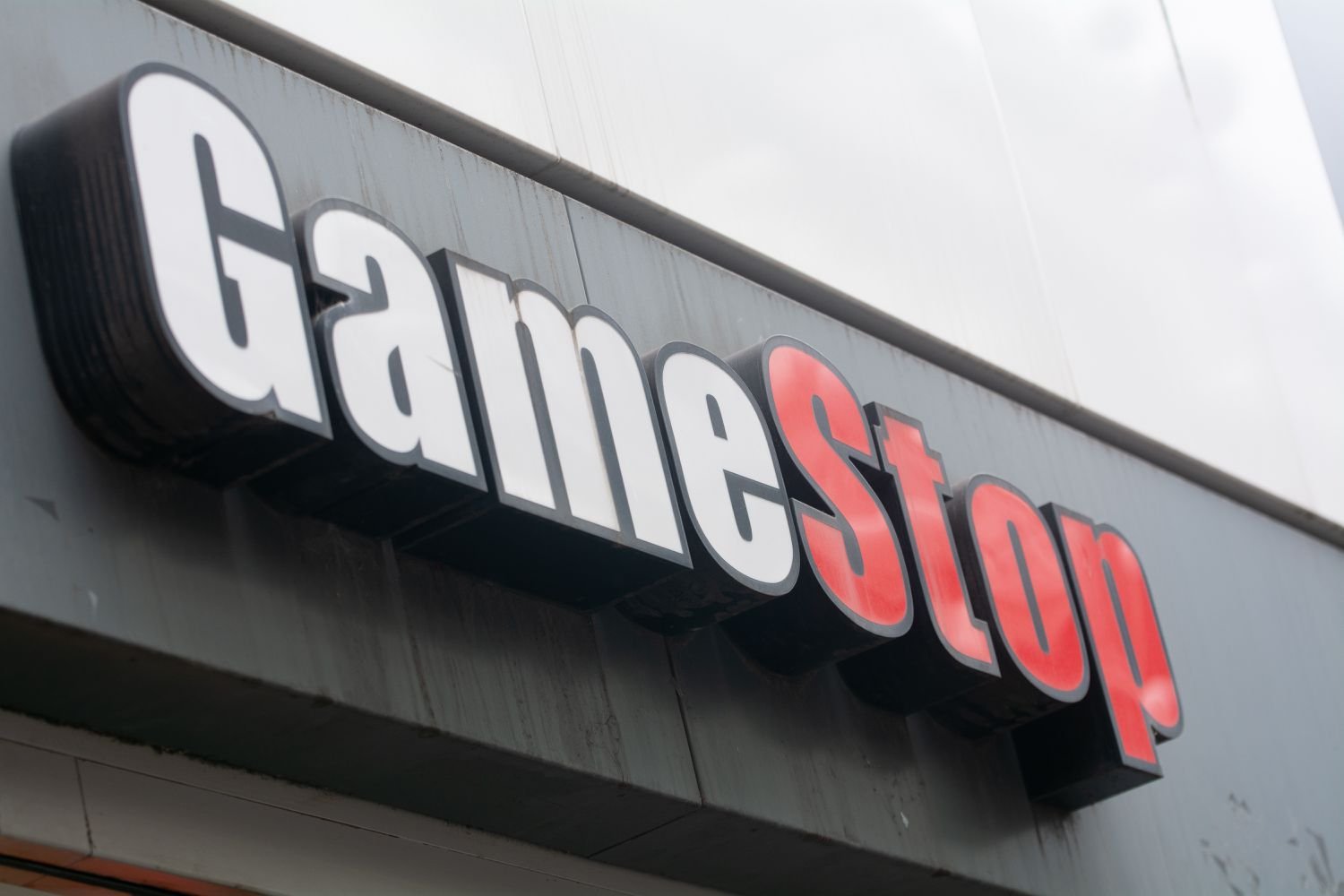 gamestop-stock-extends-post-earnings-decline-on-$1.75b-convertible-note-offering