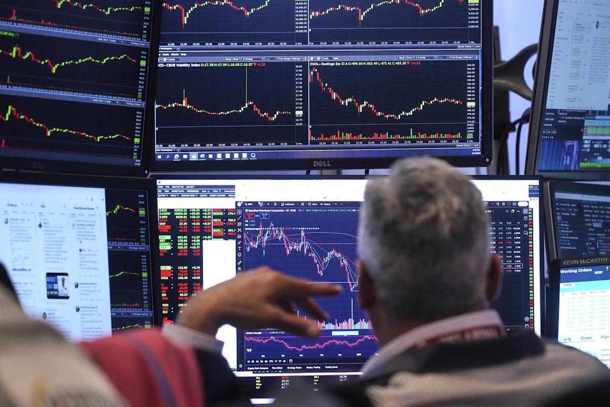 s&p/tsx-composite-edges-up-in-late-morning-trading,-us.-stock-markets-mixed