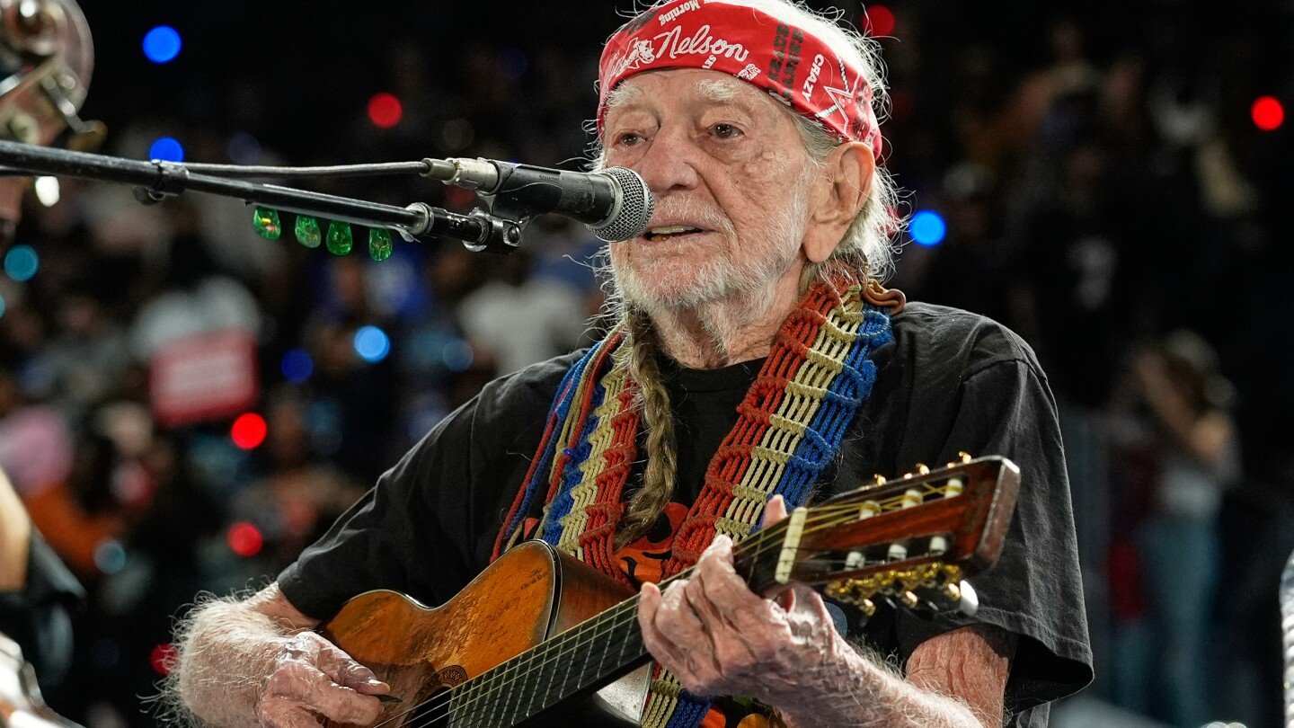 willie-nelson-keeps-living-the-life-he-loves-at-92.-‘i’m-not-through-with-it-yet’