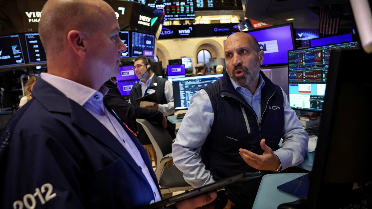 stock-futures-are-little-changed-as-major-averages-head-for-winning-week:-live-updates
