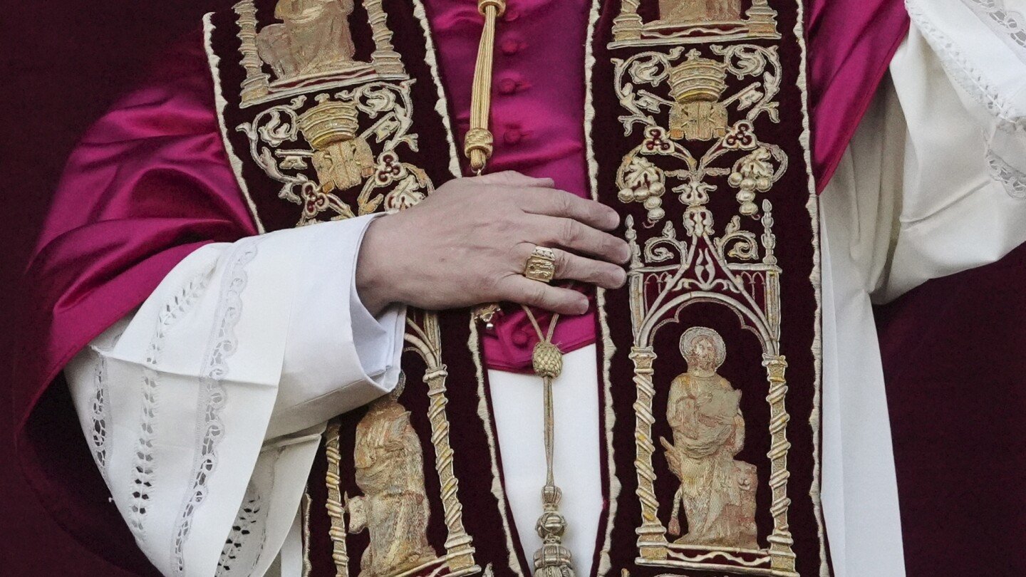 pope-leo-xiv’s-fashion-choices-make-waves,-and-many-wonder-what-they-mean