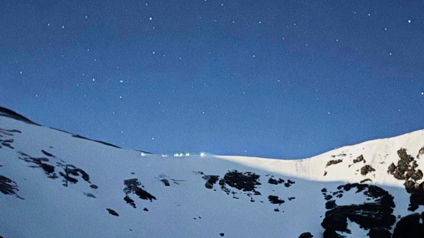 men-hit-by-lightning-plucked-from-mountain-in-a-record-high-colorado-helicopter-rescues