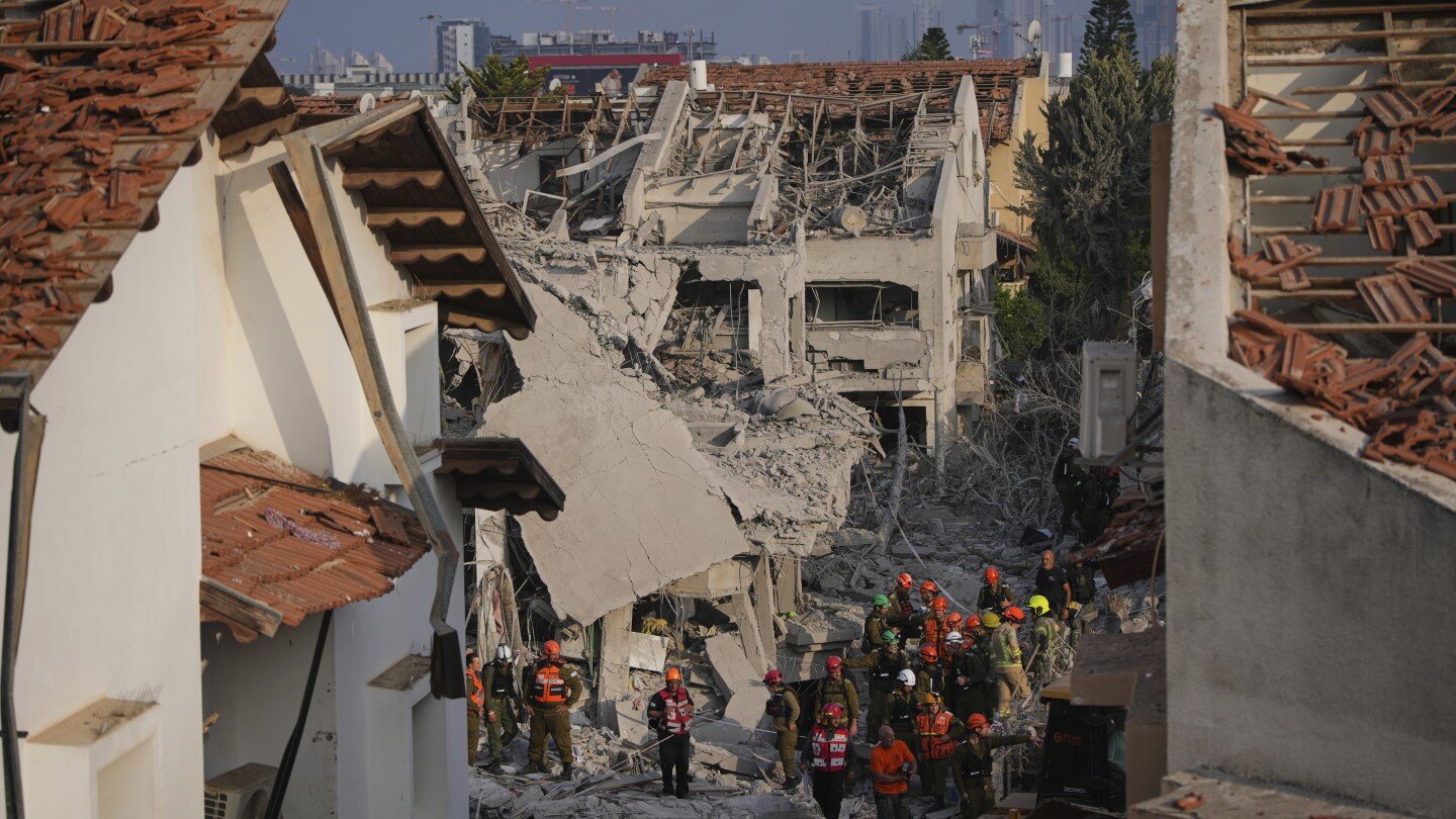 iran-retaliates-after-israeli-strikes-targeting-its-nuclear-program-and-military