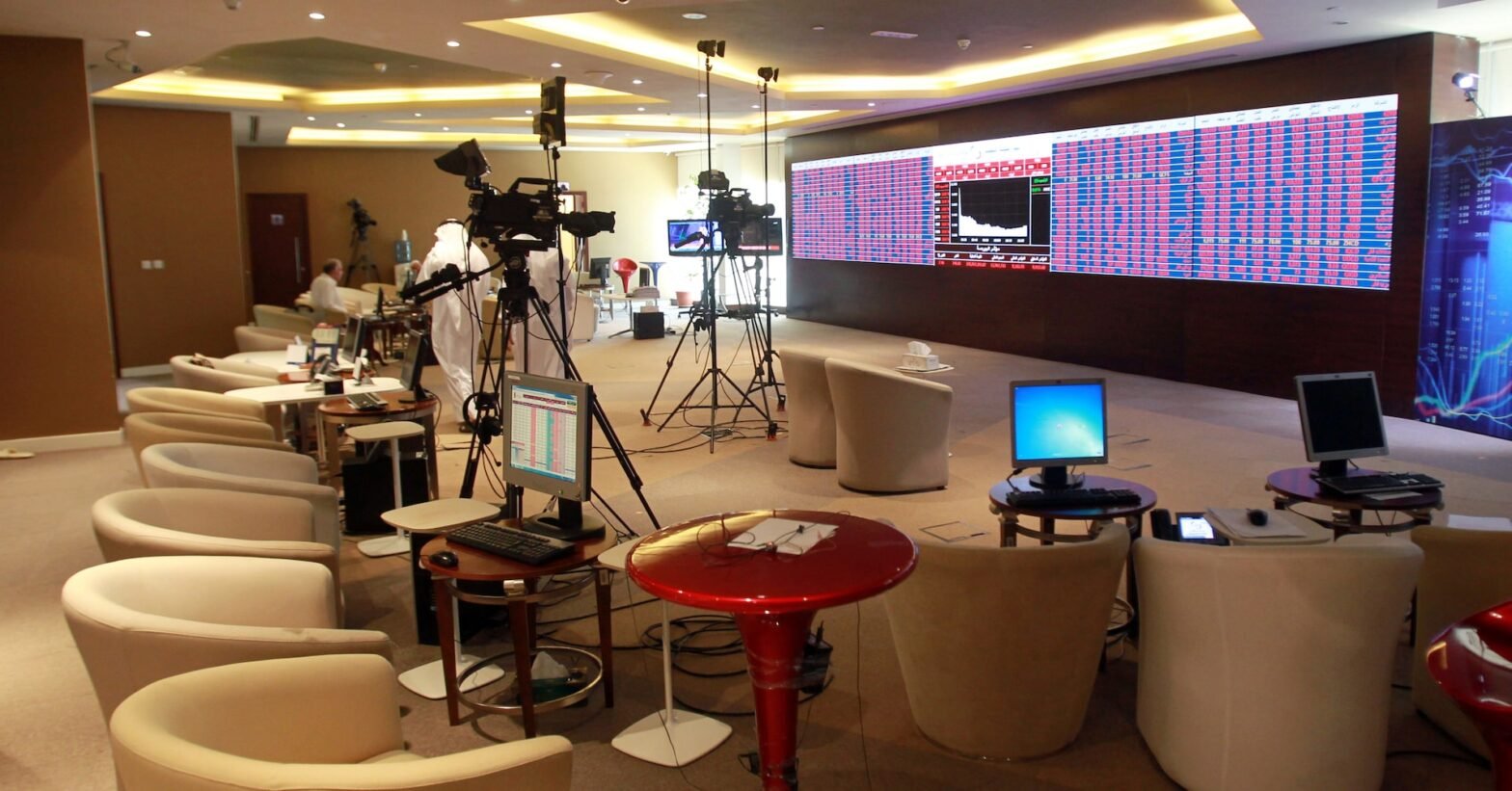 gulf-markets-slump-on-escalation-in-israel-iran-conflict