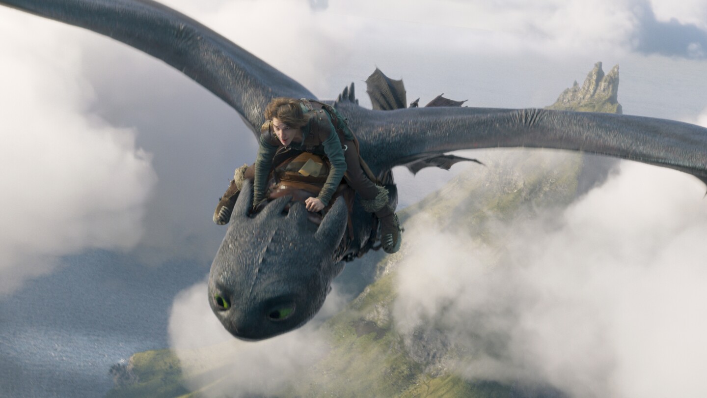 ‘how-to-train-your-dragon’-soars-in-box-office-debut-with-$83-million,-beating-‘lilo-and-stitch’