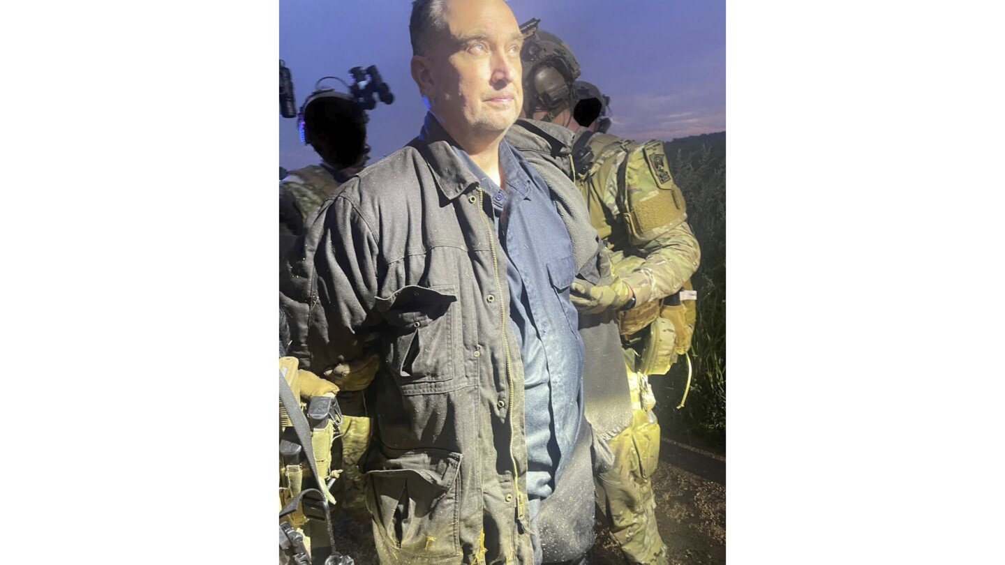 man-suspected-of-shooting-2-minnesota-lawmakers-is-in-custody-after-surrendering-to-police