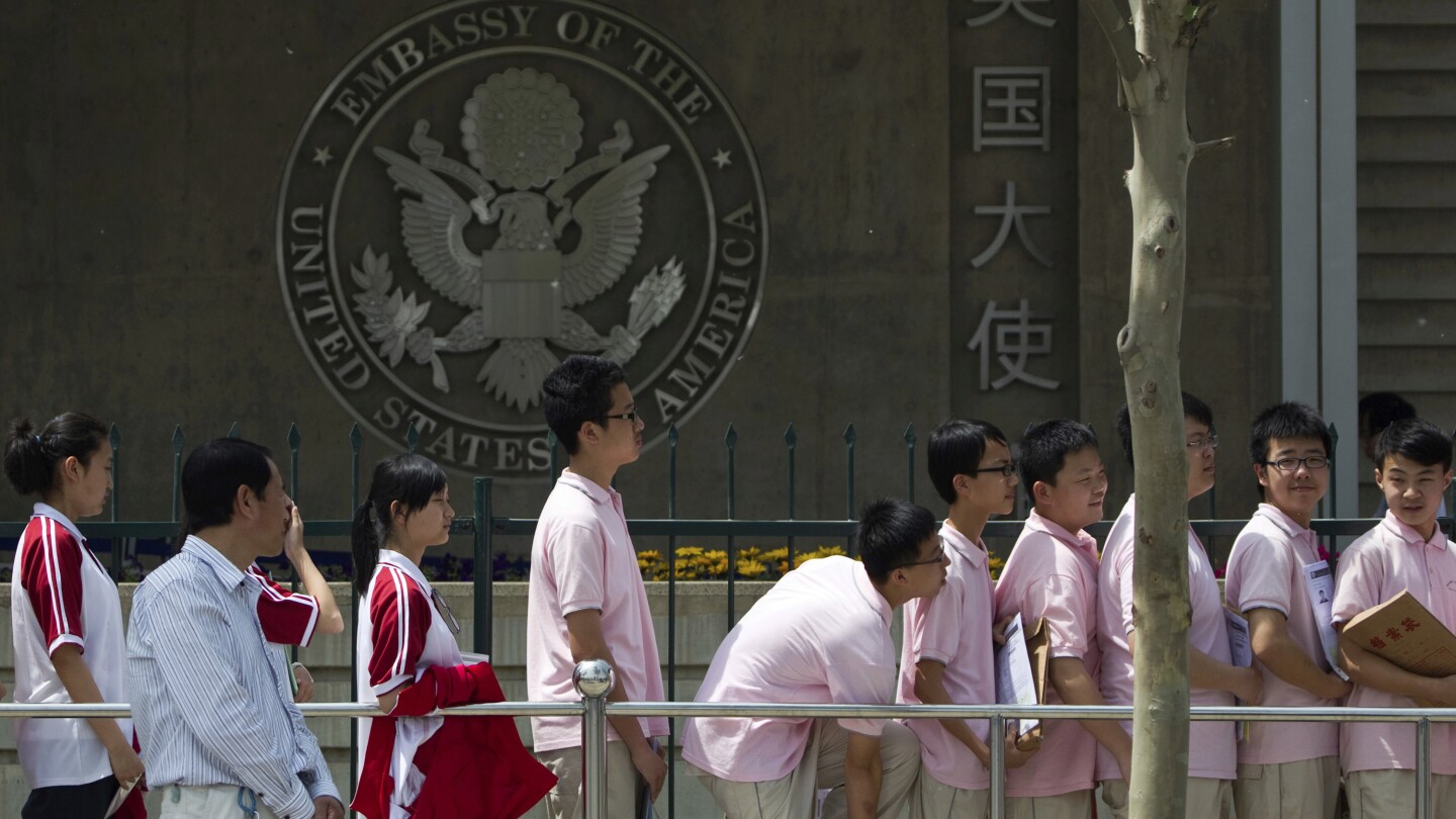 us-resumes-visas-for-foreign-students-but-demands-access-to-social-media-accounts