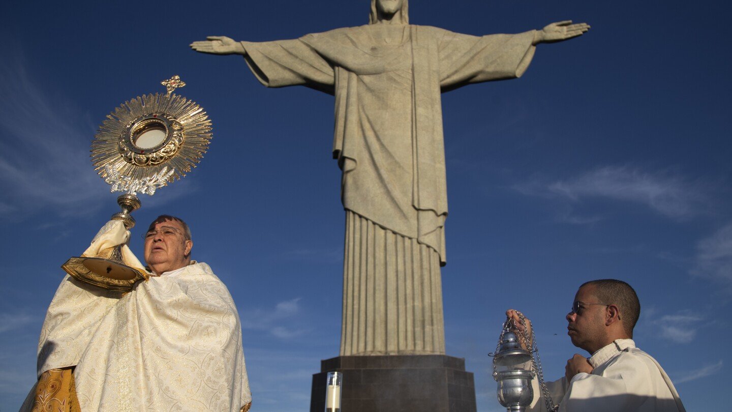catholics-call-for-environmental-action-at-rio-de-janeiro’s-iconic-christ-the-redeemer-statue