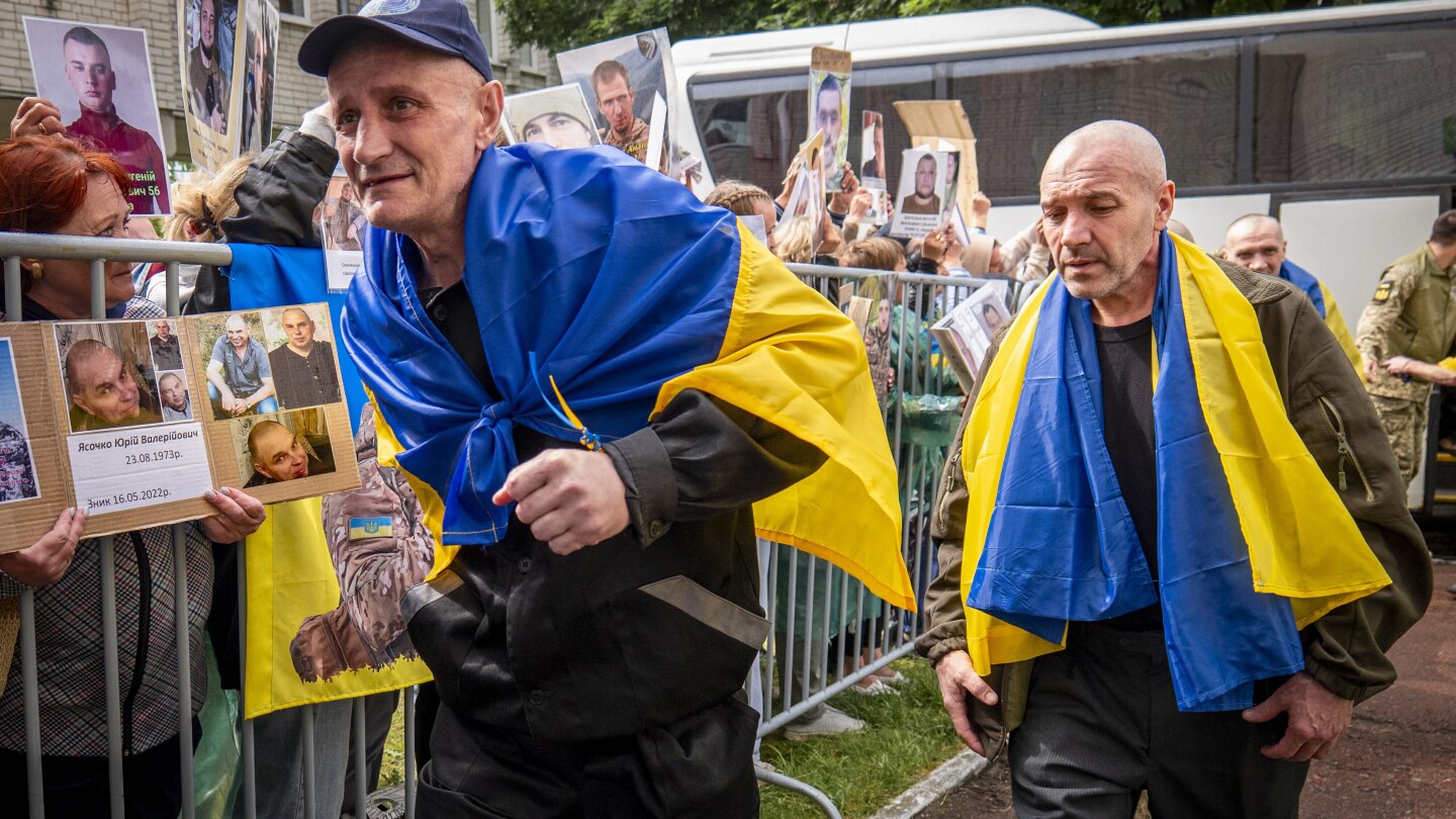 ukraine-received-at-least-20-bodies-of-russian-soldiers-in-recent-exchanges,-zelenskyy-says