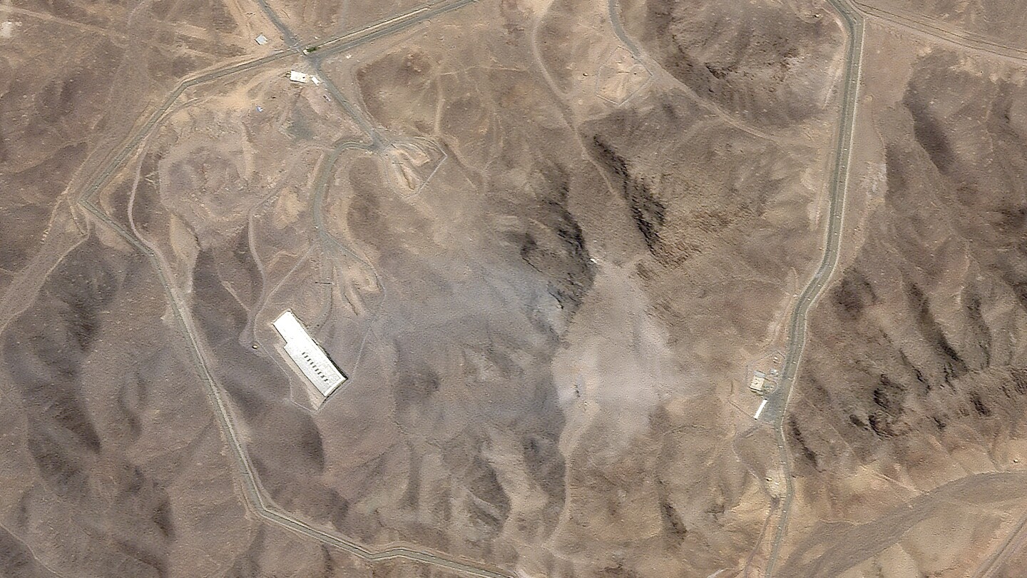 us-strikes-3-iranian-nuclear-sites,-inserting-itself-into-israel’s-war-with-iran