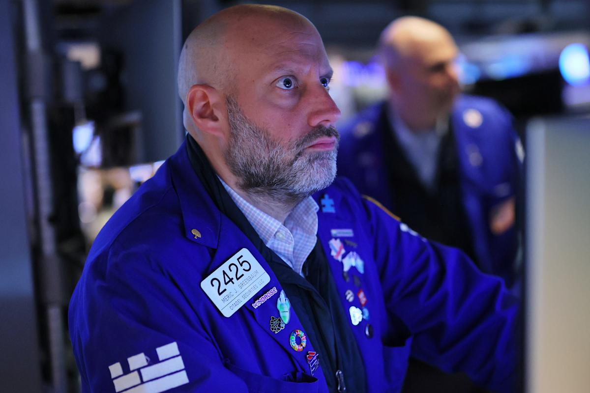 stock-market-today:-dow,-s&p-500,-nasdaq-futures-waver-as-wall-street-weighs-iran’s-next-move