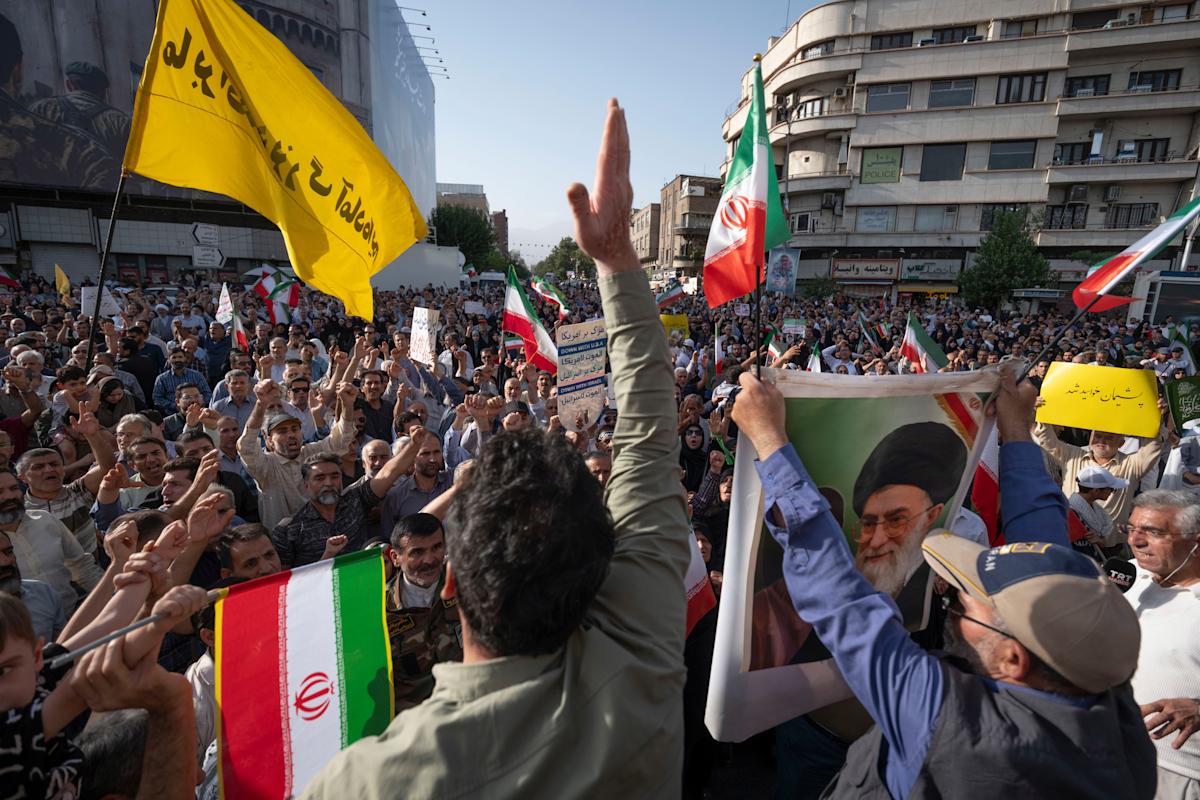 ftse-100-live:-stocks-fall-as-investors-await-iran’s-response-to-us-strikes