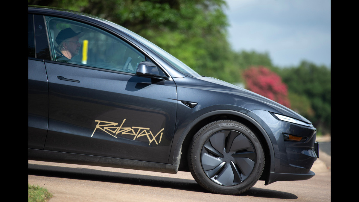 stock-market-today:-does-iran-even-matter-when-tesla’s-robotaxi-is-on-call?