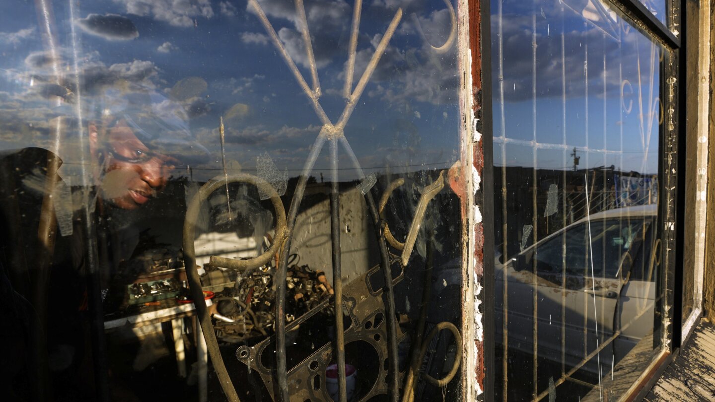 township-mechanics-in-south-africa-unite-to-turbocharge-their-small-businesses