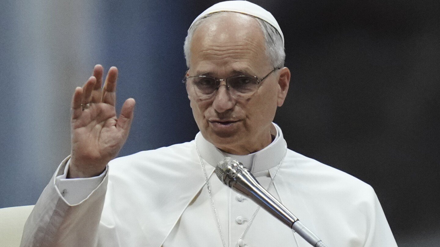 pope-leo-xiv-offers-an-uplifting-message-urging-seminarians-to-be-joyful-and-honest