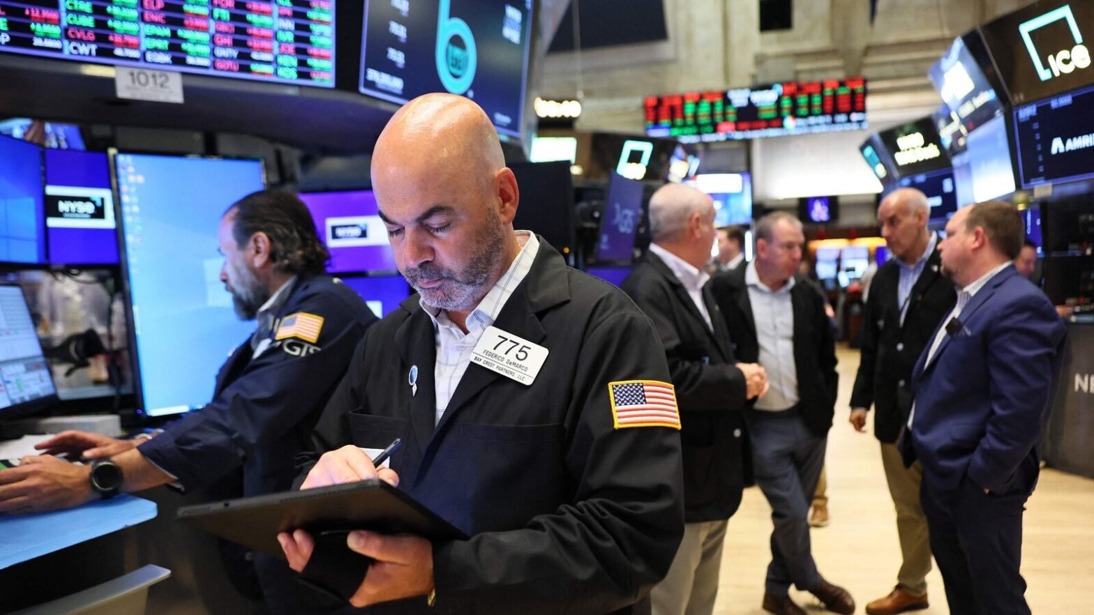 wall-street-live:-s&p-500,-dow-jones,-nasdaq-gain-as-investors-eye-more-comments-from-jerome-powell