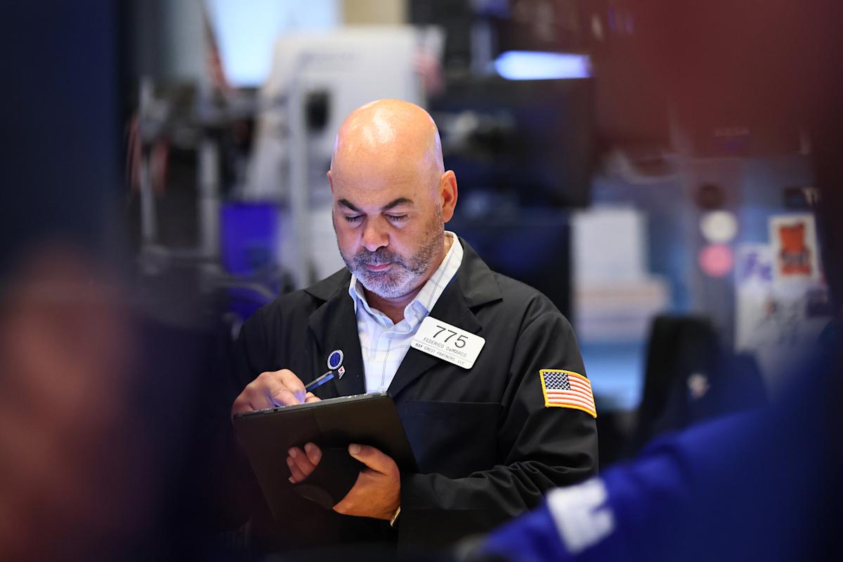 stock-market-today:-dow,-s&p-500,-nasdaq-futures-hold-steady-with-record-highs-still-in-reach