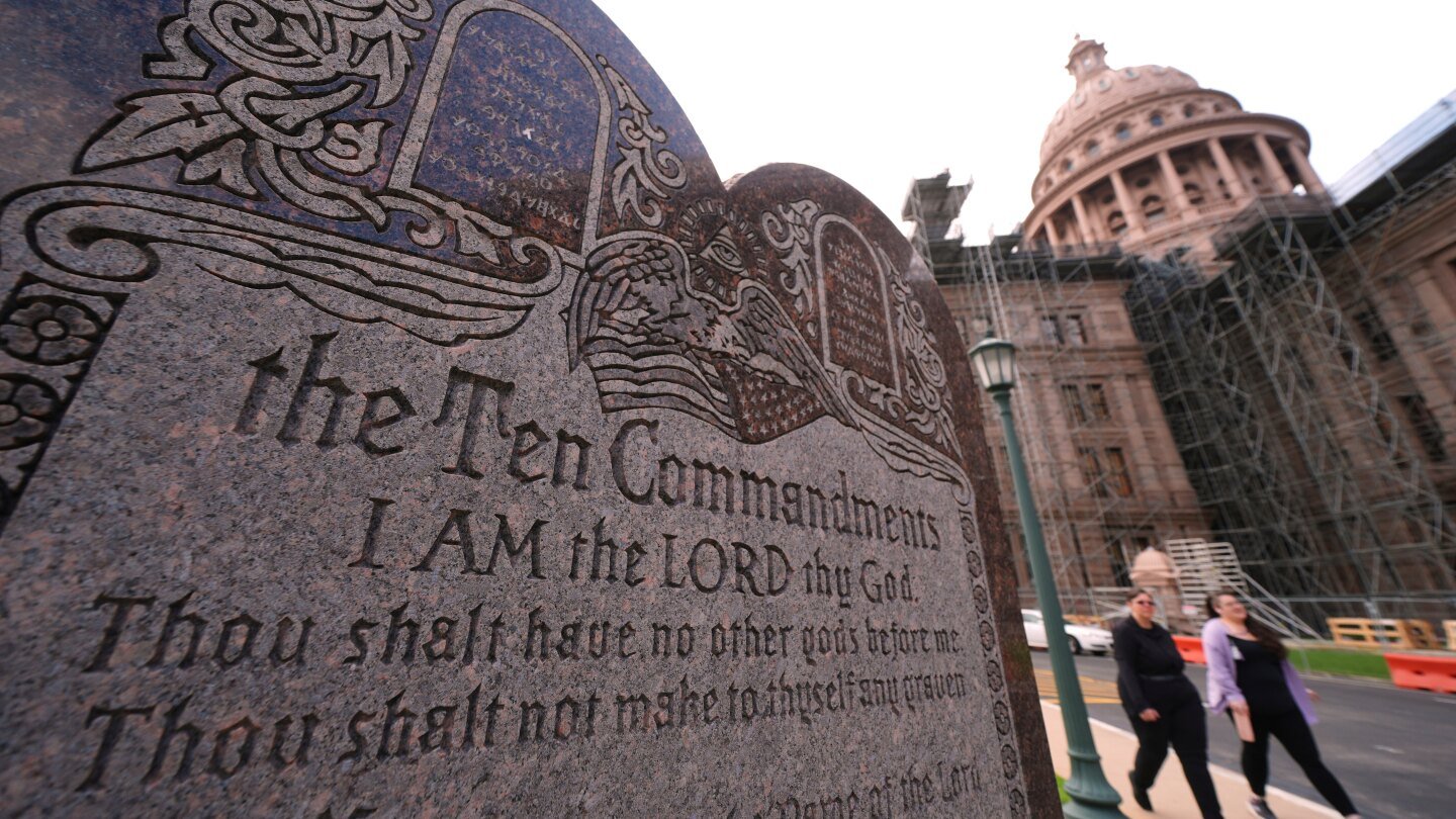 faith-leaders-and-families-sue-to-block-texas’-new-ten-commandments-in-schools-law
