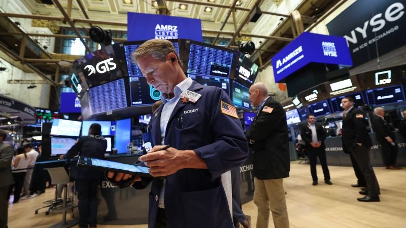 stocks-rise-and-s&p-500-nears-record-high