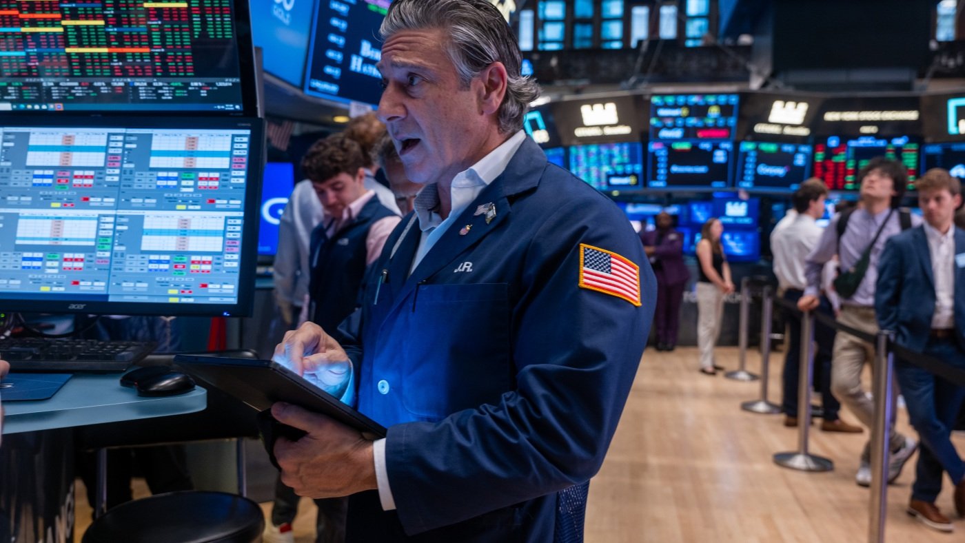 stocks-hit-a-new-record-high-after-markets-open-for-trading